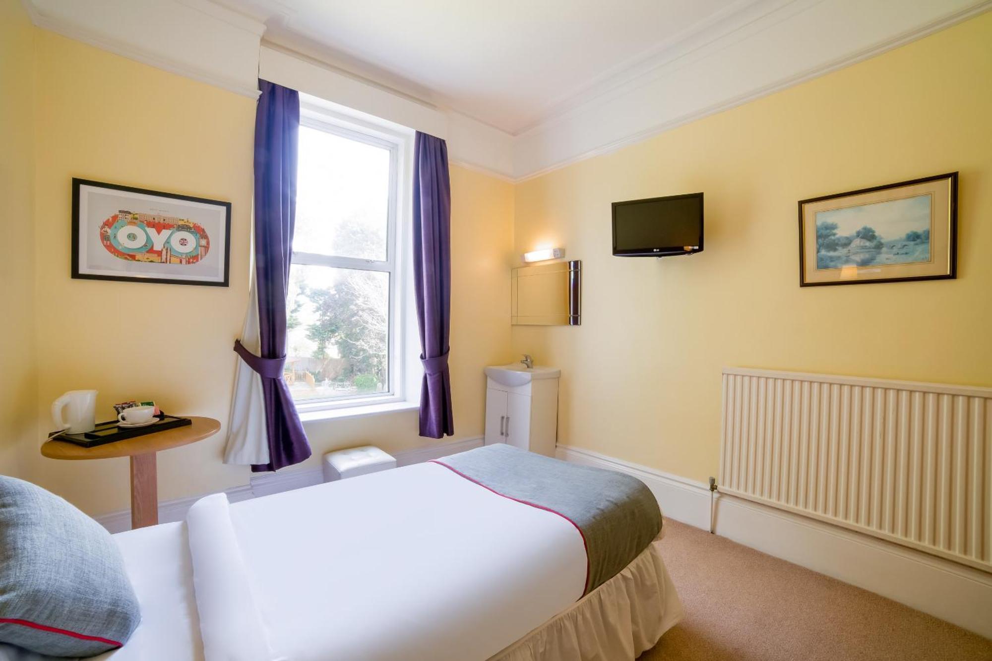 Oyo Eagle House Hotel, St Leonards