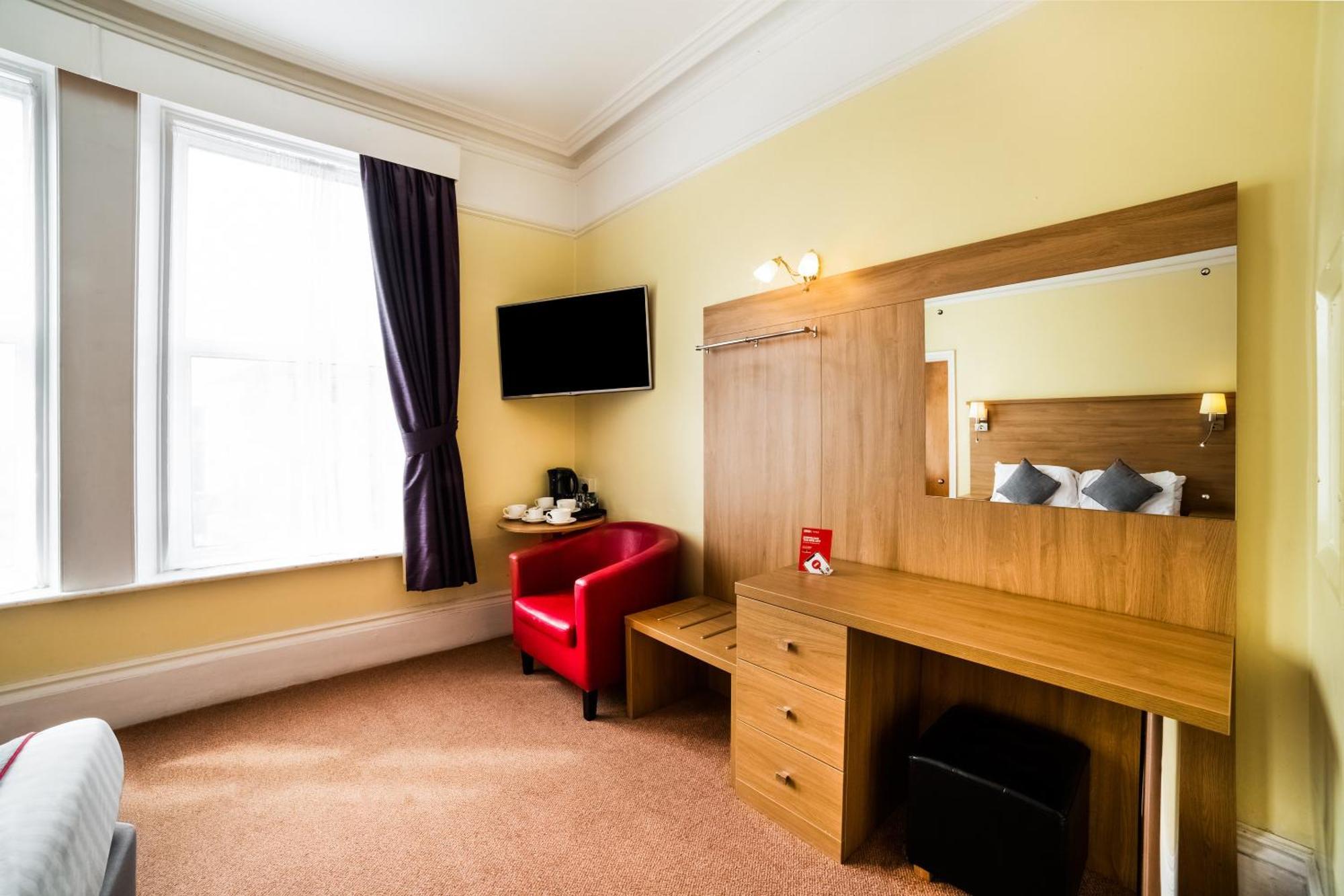 Oyo Eagle House Hotel, St Leonards