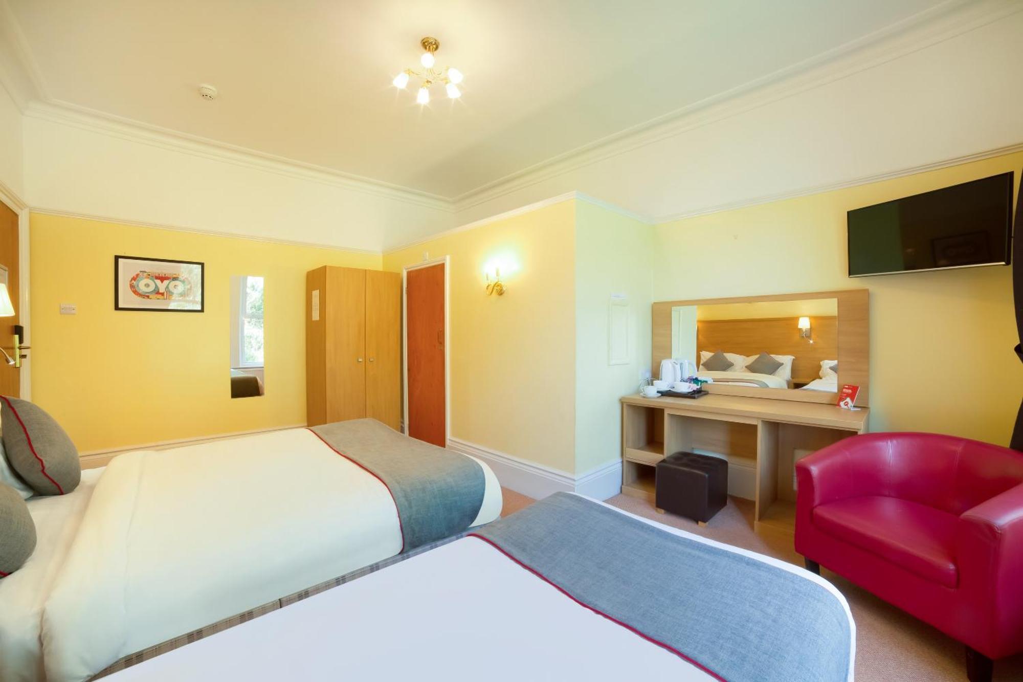 Hotel Oyo Eagle House Hotel, St Leonards