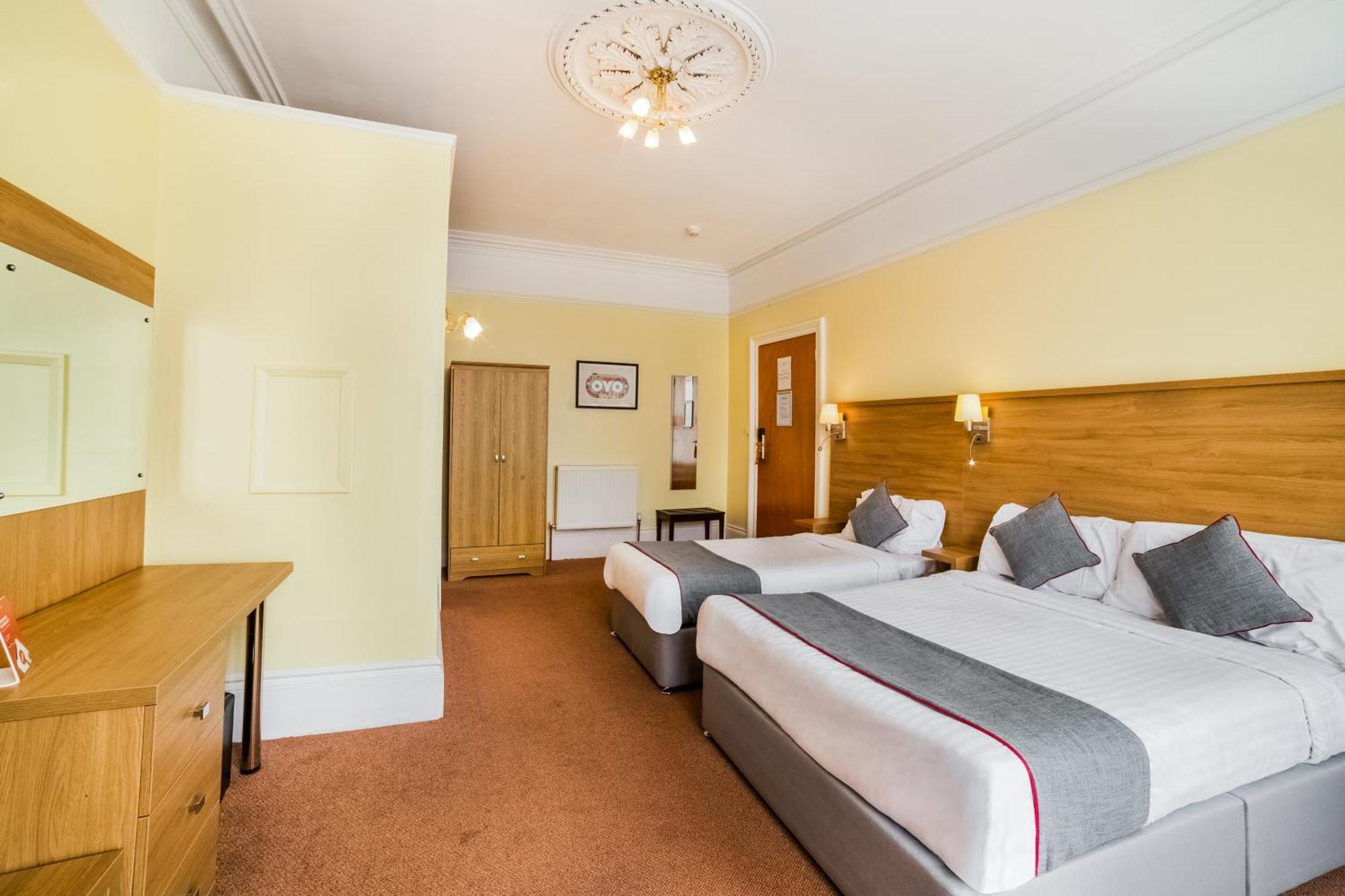 Oyo Eagle House Hotel, St Leonards