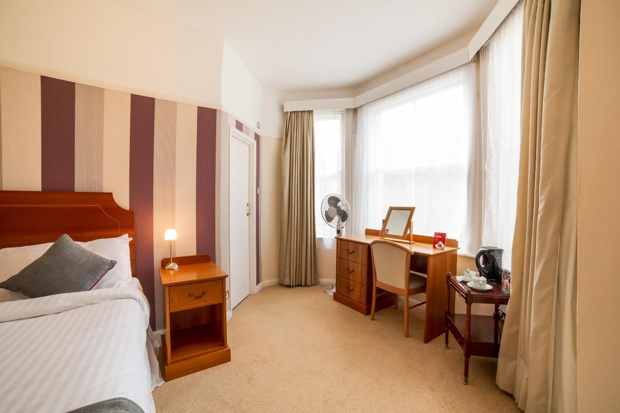 Oyo Eagle House Hotel, St Leonards