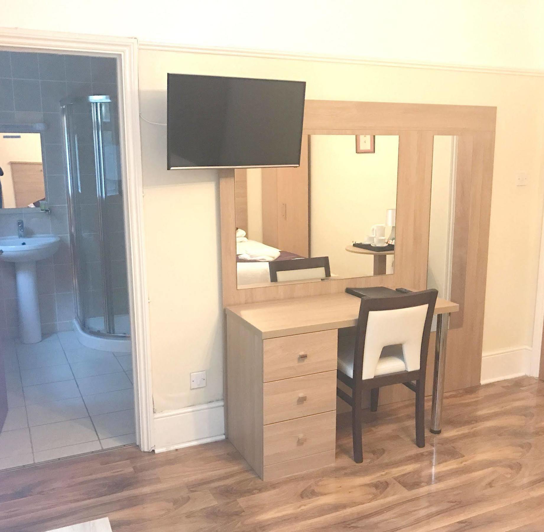 Oyo Eagle House Hotel, St Leonards